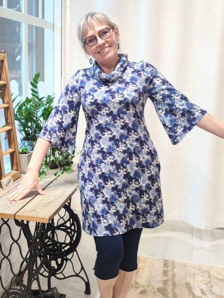 LEENA tunika - SIRLA sinivalkoinen viskoosi