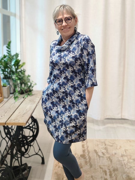 LEENA tunika - SIRLA sinivalkoinen viskoosi